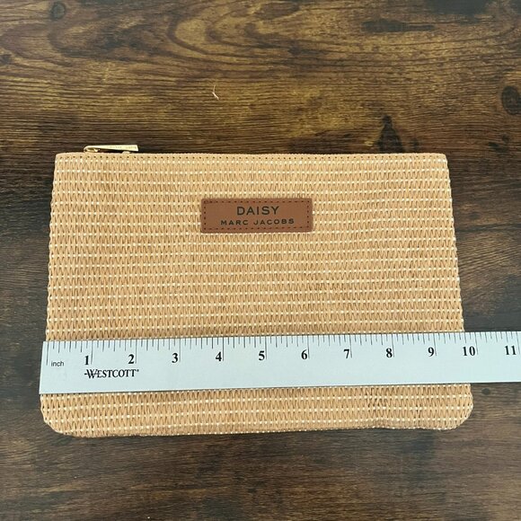 NWOT Marc Jacobs Weaved Makeup Bag - Picture 2 of 5